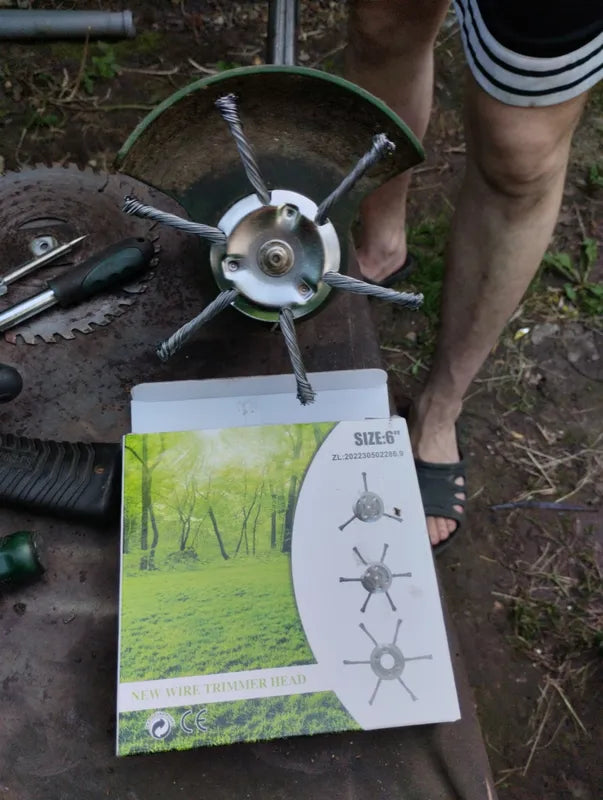 El cabezal del cortacésped tiene 6 bordes de acero inoxidable