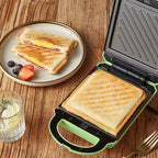 Máquina de hacer sándwiches compacta y antiadherente con una potencia de 650W